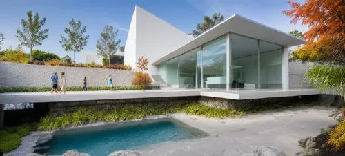 Diseño exterior de una casa moderna estilo minimalista combinando muros de color blanco con muros de tabique aparente, herrería de aluminio con cristal, fotografía hiperrealista, fotografía arquitectó