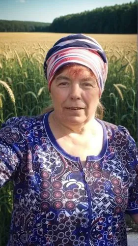  пшеничное поле и лес,a woman with a striped headband and a field,woman of straw,campesina,wheat crops,poppy on the cob,rigoberta,corn field,grower romania,agrokomerc,countrywoman,agrotourism,agrocult