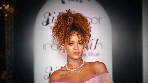 queen,a woman,queen s,vogue,wig,vanity fair,mimosa,queen bee,barbie doll,mogul,queen crown,sweetener,serving,tiana,peach color,icon,a princess,step and repeat,aging icon,ginger ale