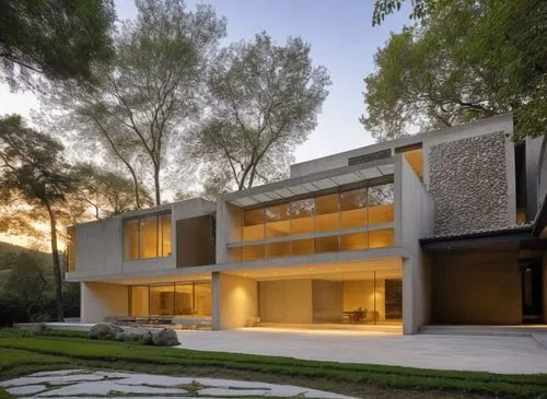 In a spacious masterful study, a minimalist house with a minimalist style exudes relaxation and beauty. The facade of the house is adorned with intricate concrete facades and plush carpet, with polish