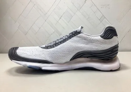 running shoes, using zipper, toe and back counter using rubber, upper material is knit, mid sole is EVA foam that makes light and soft, and bottom is out sole that material is rubber , shoes design li