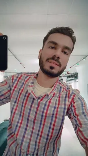 a person holding a cell phone taking a po of it,mathas,pixilation,handycam,mutahi,mutairi,photosphere