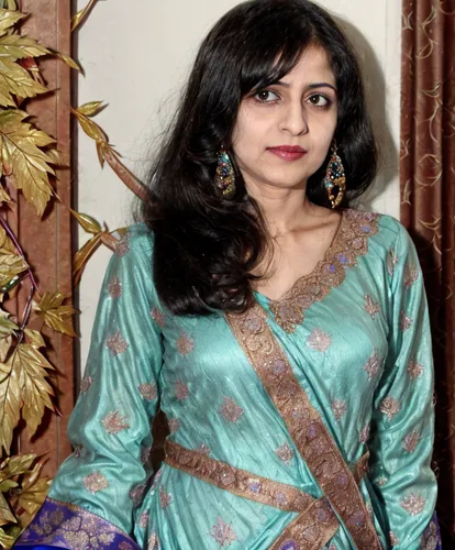 sari,kamini kusum,chetna sabharwal,humita,kamini,pooja,indian woman,saree,saraswati veena,amitava saha,bangladeshi taka,mehndi designs,rakhi,jaya,veena,tarhana,raw silk,nityakalyani,mehendi,indian girl