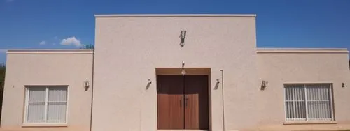 A land house with an integrated wall with a designed iron gate,marfa,sonoita,vosburg,alamogordo,built in 1929,restored home,tucumcari,mid century house,otjiwarongo,witbooi,model house,meekatharra,papu