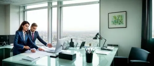 gente trabajando en una oficina acristalada,blur office background,secretariats,board room,consulting room,businesspeople,place of work women,furnished office,business women,secretaries,inmobiliarios,