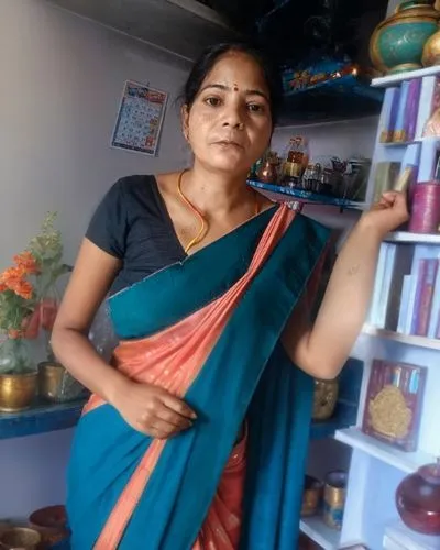 the woman is standing by herself in the shop,shailaja,sivakami,jayasudha,abhinaya,manorama,bhargavi