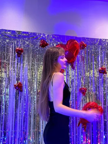 flower wall en,quinceañera,red confetti,with roses,fake flowers,confetti,red roses,rose petals,kiss flowers,beautiful girl with flowers,roses,lyzz flowers,holding flowers,flower garland,floral greeting,falling flowers,lei,showgirl,flower booth,with a bouquet of flowers