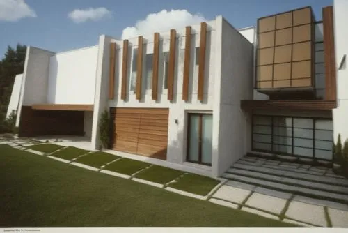 Diseño de una casa exterior residencial de estilo mínimalista, con elementos verticales en la parte posterior a base de aluminio imitación madera, muros blancos, vigas de acero como remates en algunos