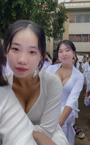 boobs window,a group of  asian women in white uniforms,togas,ao dai,huaiwen,lingyu,chonbuk,benxi