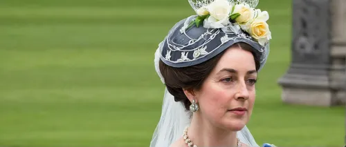 elizabeth ii,downton abbey,jane austen,diademhäher,queen anne,monarchy,the hat of the woman,beautiful bonnet,princess' earring,headpiece,victorian lady,the hat-female,diadem,mother of the bride,celtic queen,woman's hat,cepora judith,the victorian era,royal lace,ladies hat,Art,Classical Oil Painting,Classical Oil Painting 23