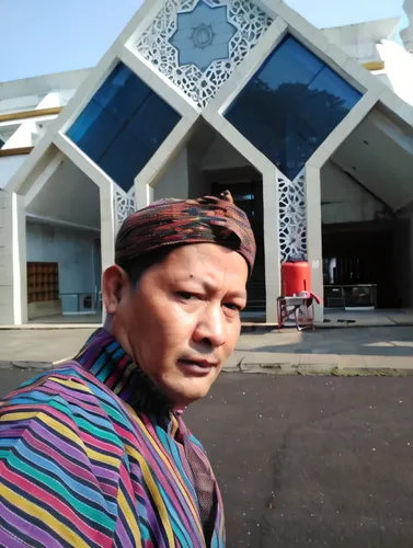 star mosque,pura mandara giri semeru agung,kau ban mosque,rumah gadang,west sumatra,hijau,pacu jawi,university al-azhar,minangkabau,halmahera islands,natuna indonesia,grand mosque,said am taimur mosque,city mosque,to mosque,andong jjimdak,masjid jamek mosque,north sumatra,bromo,faisal mosque