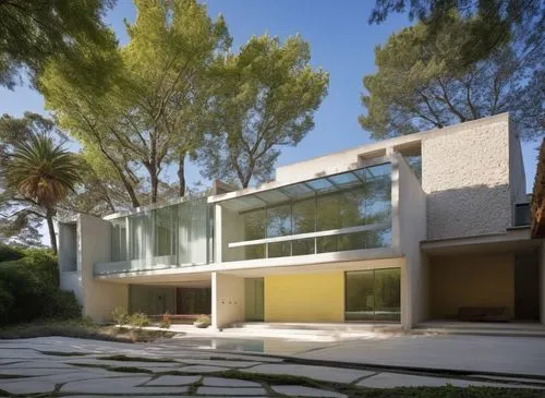 In a spacious masterful study, a minimalist house with a minimalist style exudes relaxation and beauty. The facade of the house is adorned with intricate concrete facades and plush carpet, with polish