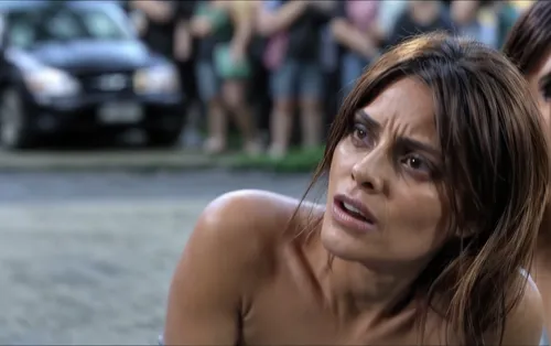 Young woman surrounded by people.
Make the woman look bigger.,video scene,push up,the girl's face,kabir,wet,video clip,bollywood,video film,catarina,dizi,yasemin,two meters,scared woman,valerian,deepi