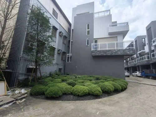 大型裝置藝術, 花園, 大棵樹,metaldyne,morphosis,kaist,sekkei,cube house,psychiko,concrete plant,apartment block,tsuburaya,leedon,dentsu,isozaki,quadruplex,apartment complex,azabu,yeongnam,apartment house,cement b