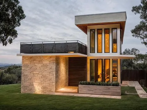 casa de campo, humilde, fachada bonita, sencilla, no agrandar la casa, conserva los blancos y pon lamparas con luces afuera. marcos de ventanas de madera

,the exterior of a modern home with brick wal