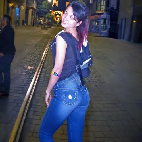 blue jeans, big butt,shoreditch,broadmead,londoner,photo session at night,fleetstreet,briggate,lothbury,london bridge,londres,farringdon,carnaby,tramlines,chiado,hertford,piccadilly,reekie,beyoglu,pic