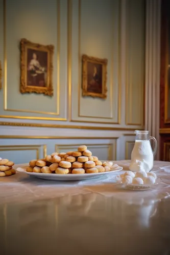 hors' d'oeuvres,french confectionery,ricciarelli,pralines,canapes,salted almonds,almond nuts,petit fours,florentine biscuit,petit gâteau,choux pastry,catering service bern,unshelled almonds,pine nuts,almond tiles,apéritif,petit four,place cards,amaretti di saronno,aquafaba