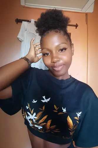 croptop,girl in t-shirt,bun mixed,pineapple head,ebony,afroamerican,afro-american,in a shirt,a smile,a girl's smile,tshirt,active shirt,tee,black skin,african-american,self-love,send cute,nigeria woma