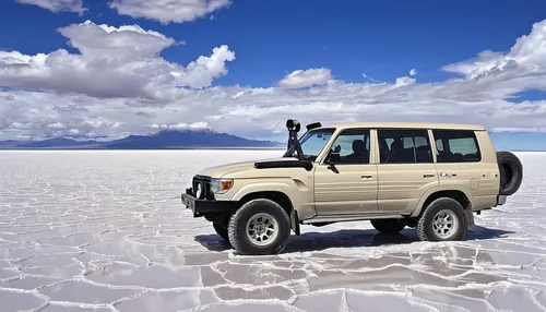 Toyota Land Cruiser on the Salar de Uyuni.,salar de uyuni,the salar de uyuni,salar flats,salt flat,salt-flats,salar uyuni,salt flats,etosha,suzuki jimny,land rover discovery,toyota land cruiser,uyuni,