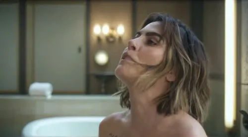 dua lipa,the girl in the bathtub,tub,bathtub,deepika padukone,valerian,paloma,wet,video clip,shampoo,the girl's face,spa,sexy woman,bath,the long-hair cutter,mascara,paloma perdiz,in the mirror,mirror,video scene