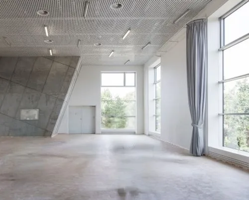 concrete ceiling,exposed concrete,structural plaster,athens art school,empty interior,assay office in bannack,conference room,white room,ceramic floor tile,empty room,flooring,concrete construction,ceiling construction,empty hall,large space,contemporary decor,lecture room,daylighting,core renovation,modern room