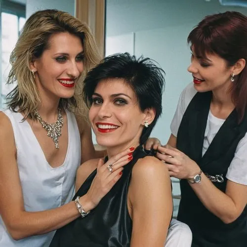 anousheh,trucco,stylists,hairstylists,beauticians,hairstylist,shedaisy,cosmetologists,vintage girls,dolcenera,kubra,elastica,sassoon,hairstyling,laurea,albanians,hairdressing salon,simmone,haircutters,playbacks,Photography,General,Realistic