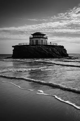 Into the sea, black and white, fine art, artist, photography, coast, sea, seaside, water,,tynemouth,saltburn pier,saltburn beach,saltburn,cromer pier,cromer,saltburn by the sea,lifeguard tower,whitby,