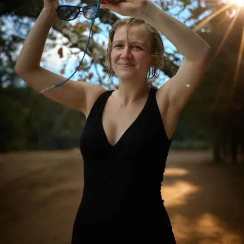 auroville,a girl with a camera,helios 44m7,helios 44m,woman holding a smartphone,camerawoman,the blonde photographer,portrait photographers,helios 44m-4,fotografias,nature photographer,portrait of christi,leibovitz,labovitz,halina camera,canon speedlite,lens flare,digital photo,cinematographer,lubitel 2