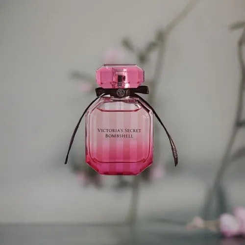 perfume bottle,fragrance,scent of jasmine,guerlain,parfumerie,parfum,perfumery,in the fragrance noise,fragrance teapot,parfums,narcissus pink charm,perfumes,perfuming,scent of roses,clove pink,lancome