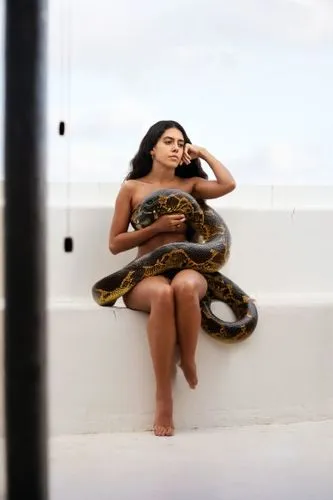 rituparno,rituparna,snake charming,konkona,varalakshmi,sannidhi