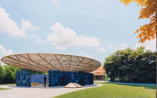 a sculpture sits in the center of a park,quadriennale,sculpture park,solar cell base,technion,cern,cajundome,etfe,uwf,triennale,serralves,futuroscope,planetarium,naples botanical garden,bertoia,decord