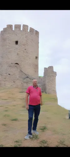 a man stands in front of an old castle,castles,citadelle,ramparts,greenscreen,pinecastle,halic castle