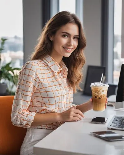 Nachmittagskaffee.
Aufrufen
20 Jahre alte Frau trägt orange weißes Hemd, weiße Hose mit Computer und Eiskaffee auf dem Schreibtisch im Bürohintergrund,blur office background,woman drinking coffee,girl