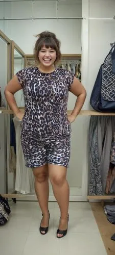 kurus,thighpaulsandra,kurti,muumuu,body positivity,lisaswardrobe,lungi,kurung,bariatric,gorda,kafeel,gabourey,anele,jacquin,alcione,astacio,turnblad,commericial,woman shopping,moutoussamy,Female,South Americans,Bangs Hair,Youth & Middle-aged,L,Happy,Women's Wear,Indoor,Boutique Space