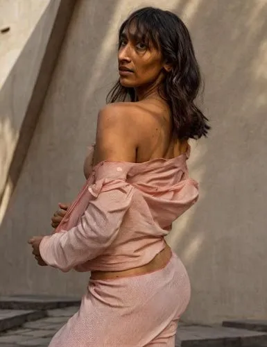 Ropa sexy rosada, no modificar la cara ,an image of a woman in a pink dress posing outdoors,vaanii,priyanka,chitrangada,tahiliani,kamini kusum,nidhi,Architecture,General,Transitional,Mediterranean Org