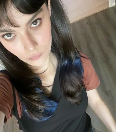 ojos azules,blue hair,asymmetric cut,old photos,paleness,anju,crossdressing,blue dress,retro girl,heterochromia,day dress,pretty young woman,old photo,rockabilly style,a girl in a dress,iranian,vintage dress,bangs,gothic dress,eurasian