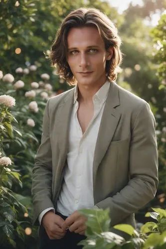 Homme cheveux longs, dans le jardin ,heath aster,douglas' meadowfoam,flowers png,heath-the bumble bee,hedge rose,tarzan,rose png,kirch blossoms,joe pye weed,king charles spaniel,nature and man,on a wi