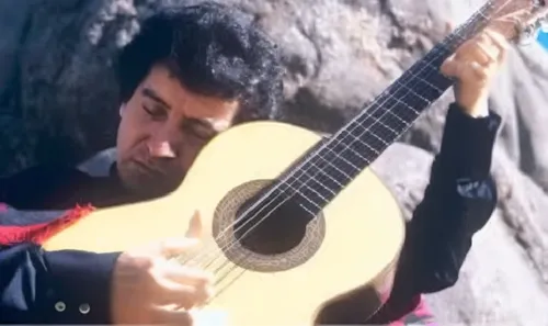 A men playing guitar,Victor Jara Playing Guitar,victor jara,chile,musica,puerto montt,folklore