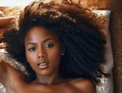 SOLO MÍA,an attractive woman laying on top of a bed,beautiful african american women,sharmell,tracee,dirie,african american woman,kouroussa,oluchi,jamelia,afroasiatic,meseret,african woman,afrodisiac,