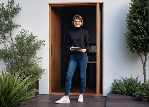 garden door,wooden door,smart home,doorstep,doorframe,entryway,in the door,smart house,woman holding a smartphone,garbi,open door,doorbell,benoist,steel door,oticon,doorway,metallic door,blue door,front door,the threshold of the house,Illustration,Paper based,Paper Based 29