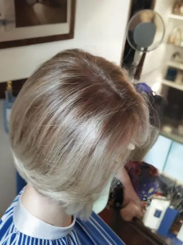 short blond hair,natural color,champagne color,asymmetric cut,blonde,caramel color,hair coloring,colorpoint shorthair,brown,blond,pixie-bob,blond hair,smooth hair,neutral color,layered hair,golden cut