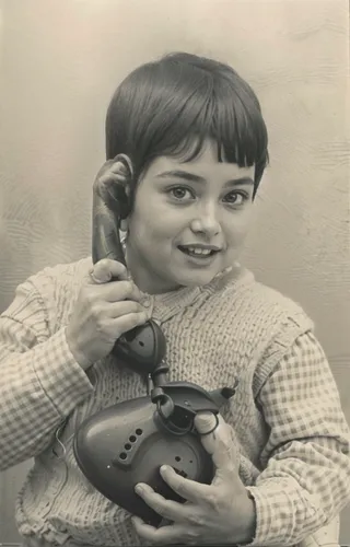 bardoczky,telephonics,telephones,holding shoes,chordophones,shoeshiner