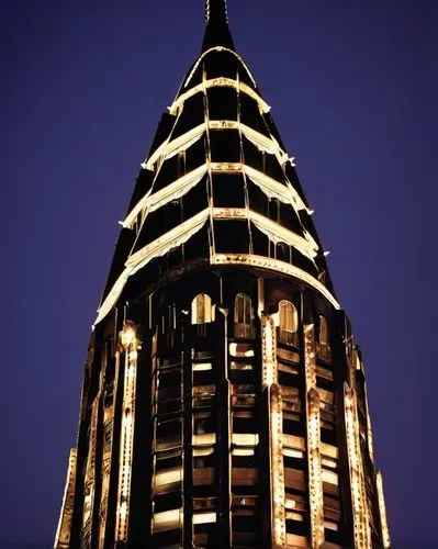 Art Deco skyscraper, Chrysler Building, New York City, 1930s, triangular shape, shiny chrome skyscraper, pointed roof, distinctive spire, metallic material, geometric patterns, chevron motifs, intrica