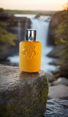 natural perfume,parfumerie,orange scent,guerlain,macphail,grossmith,ford cologne,penhaligon,fragrance,argan,santal,colognes,arcona,parfum,cloudberry,product photography,mortlach,laprairie,perfume bottle,tullius,Small Objects,Outdoor,Waterfall