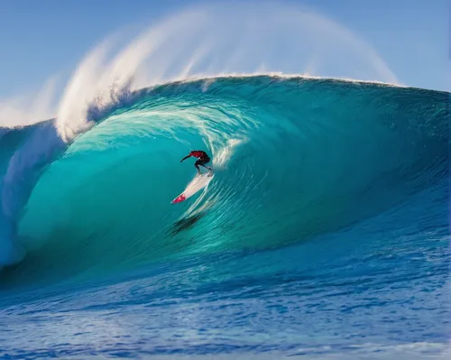 Landon McNamara surft in Französisch-Polynesien - ©Red Bull Illume | Ben Thouard,big wave,shorebreak,bodyboarding,rogue wave,pipeline,big waves,surf,bluebottle,surfing,wave,surfboard shaper,barrels,ti