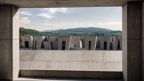 sono lastre di cementi inclinate viste da lontano da dentro un tunnel, tutto in cemento,concrete bridge,concrete blocks,reinforced concrete,concrete construction,concrete,brutalist architecture,concre