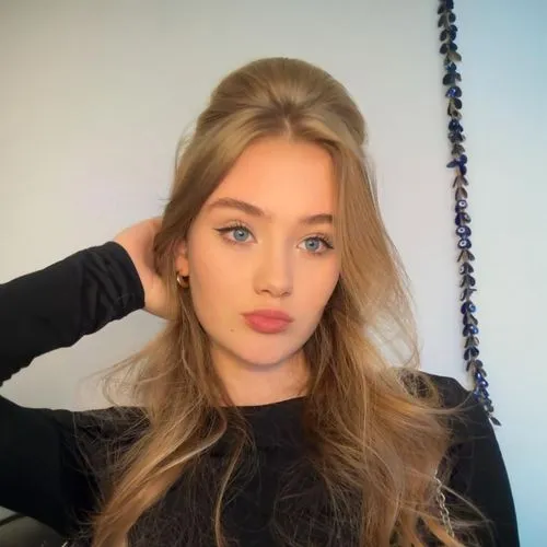 fizzy,garanaalvisser,eurasian,lip,muah,pretty young woman,angel face,beautiful face,lips,model,teen,beautiful young woman,cute,new,swedish german,pretty,makeup,side face,serious,madeleine