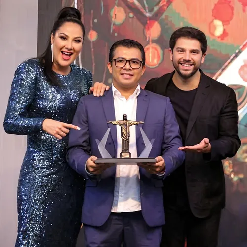 award,social,award ceremony,award background,artists of stars,awards,three stars,trophy,indian celebrity,bollywood,honor award,podium,hercules winner,chandigarh,gold laurels,holding a frame,statuette,upma,amitava saha,winner joy