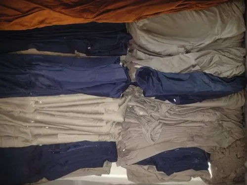 fondo blanco bien proporcionado , bien ubicado,tent tops,khaki pants,trouser buttons,suit trousers,cargo pants,trousers,clothes,clothing,men clothes,climbing equipment,garments,carpenter jeans,linen,p