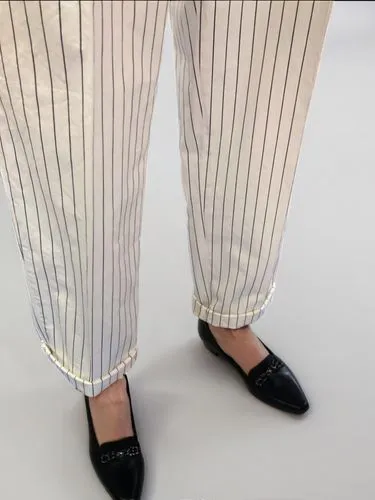 白に変える,pinstripes,pinstripe,trousers,pantaloons,pinstriped,central stripe,pantalone,pants,slacks,trouser buttons,pantaloon,pleats,gauchos,lungi,stripe,horizontal stripes,bellbottoms,pyjamas,espadrilles